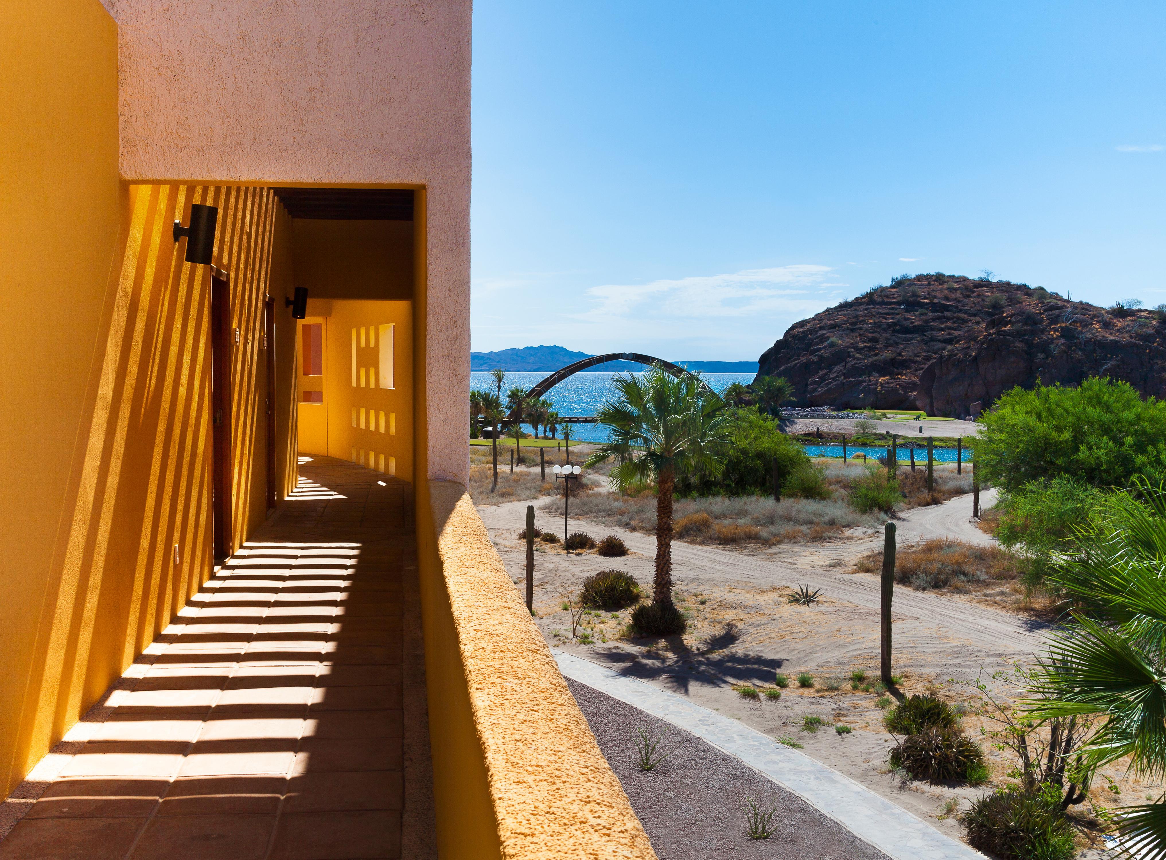 Loreto Bay Golf Resort & Spa At Baja Exterior foto View of the San Tan Mountains from the San Tan Valley